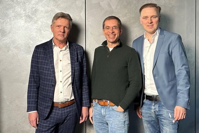 Rechtsanwalt Hans Reinhardt, Jens Söring und Rechtsanwalt Burkhard Benecken (v.l.n.r.) in der Marler Kanzlei „Benecken & Reinhardt“.