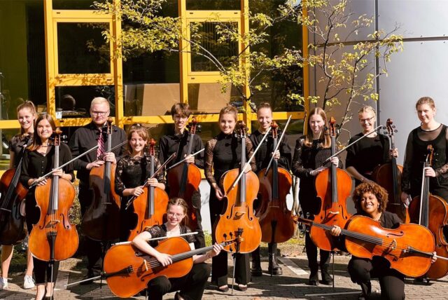Die Halternerin Dorothea Zurhove (5. v. r.) war mit ihrem Ensemble beim Bundeswettbewerb von Jugend musiziert erneut erfolgreich.