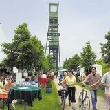 Ganz sicher nur eine Notlösung: 2003 fanden Teile, 2004 das ganze Castrop kocht über im Erinpark statt. Da ist es auch schön, aber von dem Altstadt-Flair konnte man dorthin nichts herüber retten. Dazu regnete es auch noch viel.