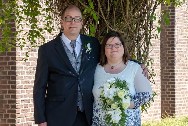 Sarah-Vanessa (geborene Reinehr) und Björn Dennis Leubner haben am Standesamt zu Castrop-Rauxel geheiratet.