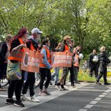 Klimaaktivisten laufen am 2. Juni 2023 über den Wall in Dortmund. Wir berichten live.