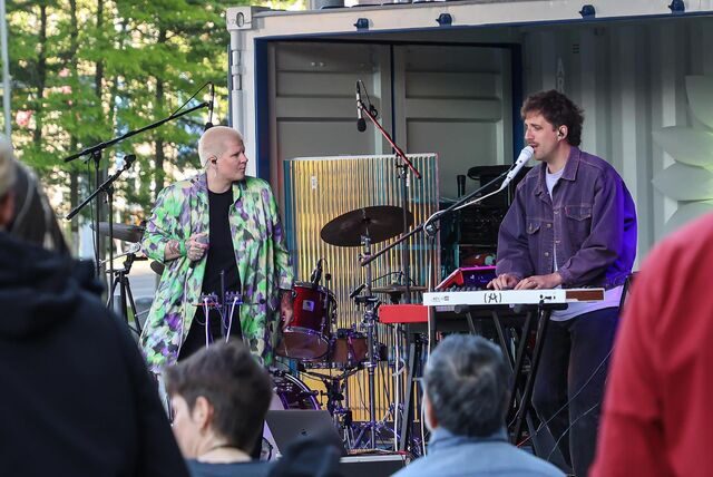 Das Bochumer Duo Janou hat den „Sommer am U“ eröffnet.