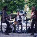 Die Band Komodo spielte am Samstagabend ein Konzert unter dem neuen Dach des Amphitheaters in Dorsten.