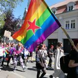 Hunderte Teilnehmer zogen am Samstag (3.6.) beim Recklinghäuser Christopher Street Day um die Wälle.
