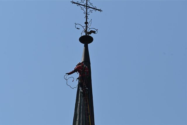 Höhenretter der Feuerwehr an der Sixtuskirche