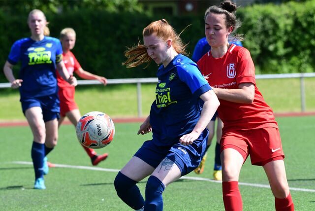 Annika Vogel schirmt den Ball ab