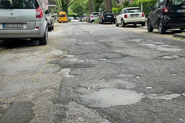 So und teilweise schlimmer sieht’s auf etlichen Dortmunder Straßen aus. Je länger die Reparatur oder die Erneuerung hinausgezögert werden, desto maroder wird der Zustand.