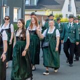 Festlich und kameradschaftlich gekleidet ging es am Wochenende beim ABSV Henrichenburg zu. Der Vogel wurde durch das Dorf zum Ausstellungsort begleitet.