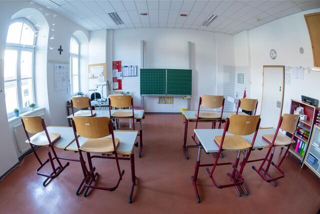 Ein leeres Klassenzimmer