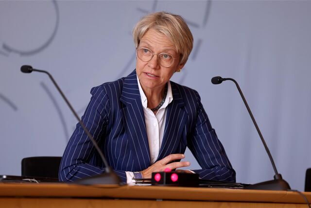 Dorothee Feller (CDU), Schulministerin von Nordrhein-Westfalen, spricht bei einer Pressekonferenz zum Schulausschuss des Landtags.