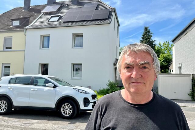 Dirk Strathoff hat auf seinem Wohnhaus in Aplerbeck eine Solaranlage anbringen lassen. Jetzt hat er Ärger mit der beauftragten Firma.