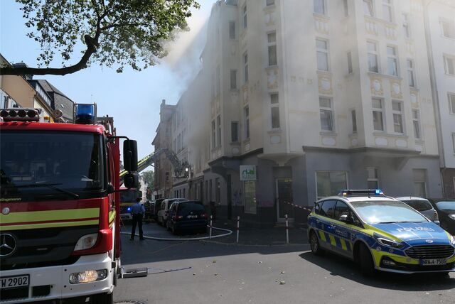 Feuerwehr, Polizei und Rettungsdienst waren am Donnerstag (8.6.) wegen eines Wohnungsbrands an der Haydnstraße im Einsatz.