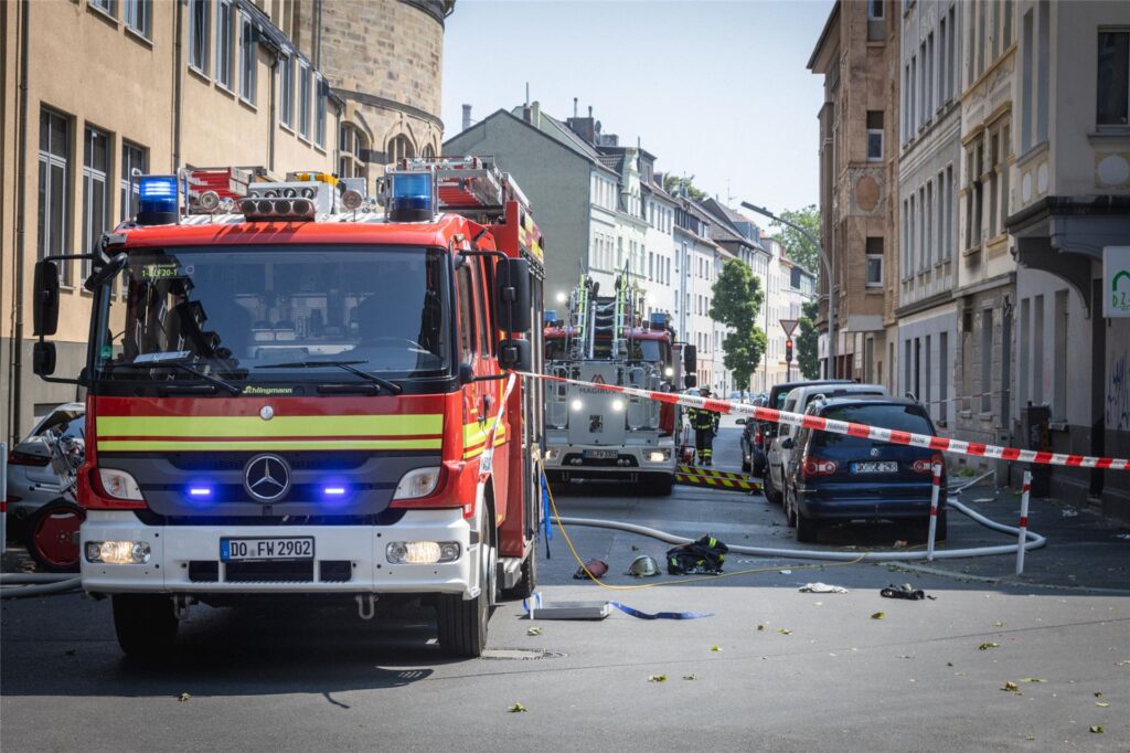 Der Einsatz in dem Mehrfamilienhaus an der Haydnstraße beeinträchtigte auch den Verkehr. Der Einsatz in dem Mehrfamilienhaus an der Haydnstraße beeinträchtigte auch den Verkehr.