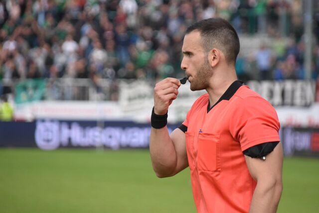 Der Castrop-Rauxeler Schiedsrichter Leonidas Exuzidis ist jetzt Referee in der 3. Liga sowie Assistent in der 2. Bundesliga.