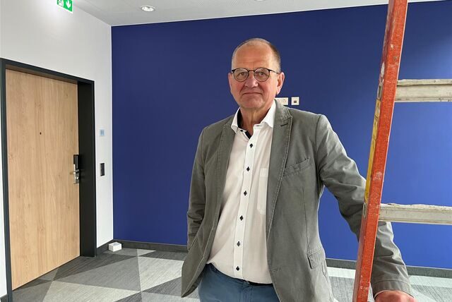 Projektleiter Udo Obermann steht im neuen Konferenzbereich des „Holiday Inn Express“ in Recklinghausen.