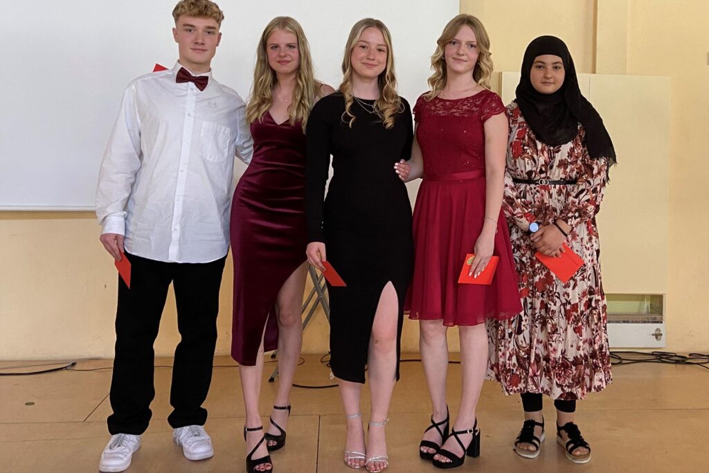 Die Jahrgangsbesten Realschule in Oer-Erkenschwick sind 2023 Lisa Czarkowski, Ruveyda Zengin, Vanessa Frescher, Maja Schmülling und Paul Tollkamp.
