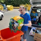 Benjamin Fritzsch bringt leere CD-Hüllen zum Recyclinghof Huckarde – Gesamt-Volumen des Plastikmaterials: 1600 Liter.