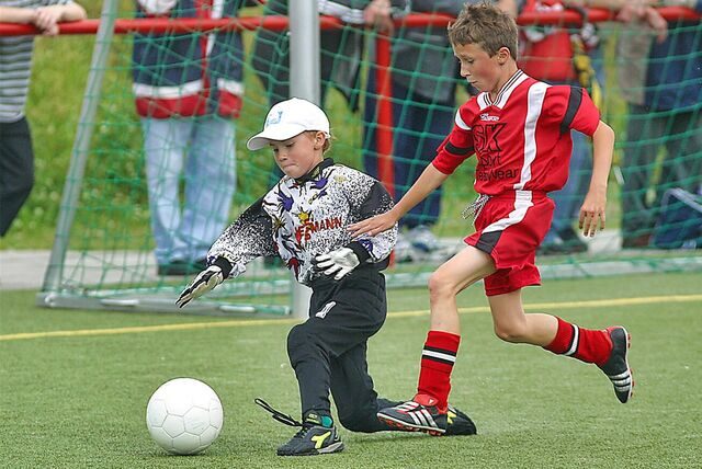 Das Stadtmeisterschafts-Finale der F-Junioren ging 2003 in die Verlängerung. Am Ende gewann die SG Castrop mit 3:1 gegen Arminia Ickern.