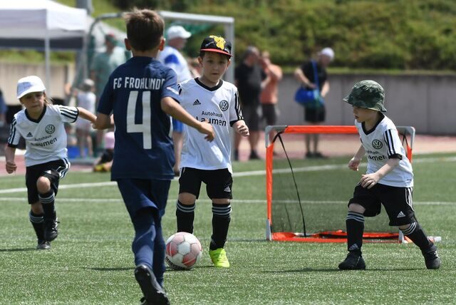 Im Anschluss an die A-Junioren-Stadtmeisterschaft bevölkerten die Minikicker des FC Frohlinde, des Gastgebers SG Castrop, von Arminia Ickern, Wacker Obercastrop, Victoria Habinghorst und des TuS Henrichenburg das Stadion an der Bahnhofstraße. Sie feierten ein Spielfest – ohne protokollierte Tore und Siege. Und somit auch ohne Wertung.