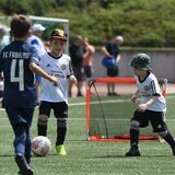 Im Anschluss an die A-Junioren-Stadtmeisterschaft bevölkerten die Minikicker des FC Frohlinde, des Gastgebers SG Castrop, von Arminia Ickern, Wacker Obercastrop, Victoria Habinghorst und des TuS Henrichenburg das Stadion an der Bahnhofstraße. Sie feierten ein Spielfest – ohne protokollierte Tore und Siege. Und somit auch ohne Wertung.