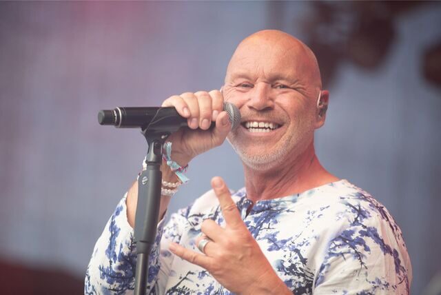 Wenn Olaf Henning singt, dann ist Zeit für Party und gute Laune. Am Samstag (17.6.) steht er bei Tante Amanda auf der Bühne im Biergarten.