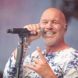 Wenn Olaf Henning singt, dann ist Zeit für Party und gute Laune. Am Samstag (17.6.) steht er bei Tante Amanda auf der Bühne im Biergarten.