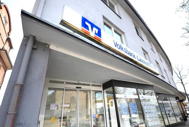 Die alte Volksbank an der Ickerner Straße gegenüber der evangelischen Kirche im Jahr 2019. Monate später wurde die Schließung bekannt.
