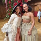 Alicia Awa und Alicia Keys in Kostümen aus dem Videodreh zu „Queen Charlotte“.