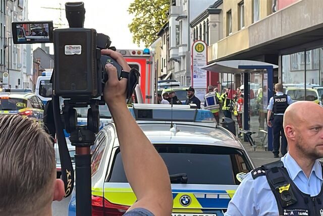 Eine Massenschlägerei sorgte am 15.06.2023 ab 17.45 Uhr für einen Großeinsatz mit rund 100 Polizei- und Rettungskräften an der Wartburgstraße in Castrop-Rauxel.