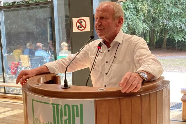 FDP-Fraktionschef Robert Heinze begründet im Stadtrat den Dringlichkeitsantrag seiner Fraktion zu Marschall 66.