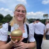Der ABSV Henrichenburg sucht einen neuen König oder Kaiser. Am 19.6.2023 war dafür die Schützenwiese an der Lambertstraße bereitet. Ilka Mosebach (21) aus Henrichenburg schoss den Apfel herunter.