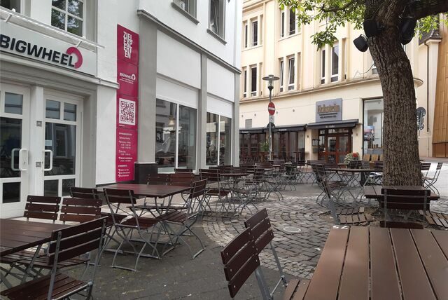 Das Geschäft „Bigwheel“ und das leere „Eckstein“ im Altstadtquartier Krim sind zu sehen.