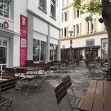 Das Geschäft „Bigwheel“ und das leere „Eckstein“ im Altstadtquartier Krim sind zu sehen.