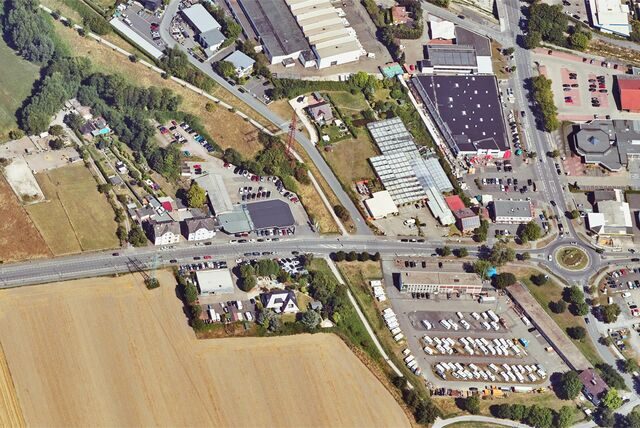 Luftbild von der westlichen Herner Straße in Castrop-Rauxel. Rechts im Bild: der Kreisverkehr der Kreuzung zum Westring.