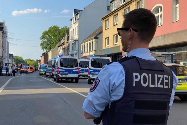 Ein großer Polizeieinsatz auf der Langen Straße in Castrop-Rauxel.