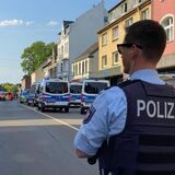 Ein großer Polizeieinsatz auf der Langen Straße in Castrop-Rauxel.