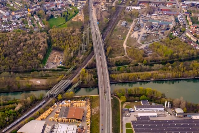 Die A43-Emschertalbrücke bei Recklinghausen aus der Luft (Blickrichtung Norden).
