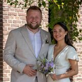 Vanessa (geborene Sawwidis) und Kevin Pallasch haben am Standesamt zu Castrop-Rauxel geheiratet. Zahlreiche Arbeitskollegen von Kevin aus dem Rathaus gratulierten in ihrer Mittagspause.