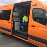 Mit einem Kabelmesswagen versucht die Betreiberfirma Westnetz die Störungen zu lokalisieren, die am Mittwochabend (21.6.) für einen Stromausfall in Dorsten gesorgt haben.