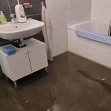 Keller in vielen Häusern in Castrop-Rauxel liefen voll. Bei Familie Jug in Ickern stand ein vor zwei Jahren erst saniertes Badezimmer Ende Juni 2023 unter Wasser.