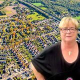 Elke Kant aus Recklinghausen vor einem Luftbild vom östlichen Suderwich
