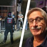 Polizisten bewachen am 17.6.2023 in Essen Mitglieder einer der beteiligten Gruppen einer Schlägerei in der Innenstadt. Dr. Ralph Ghadban ist einer der profiliertesten Clan-Kenner in Deutschland.