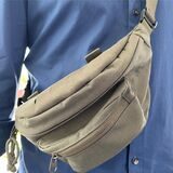 Eine Bauchtasche