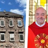 Die Montage zeigt ein altes Wohnhaus, dessen Backsteine an der Fassade zum Teil abgetragen wurden, und Pfarrer Aloys Wiggeringloh von der Pfarrei St. Antonius in Recklinghausen.