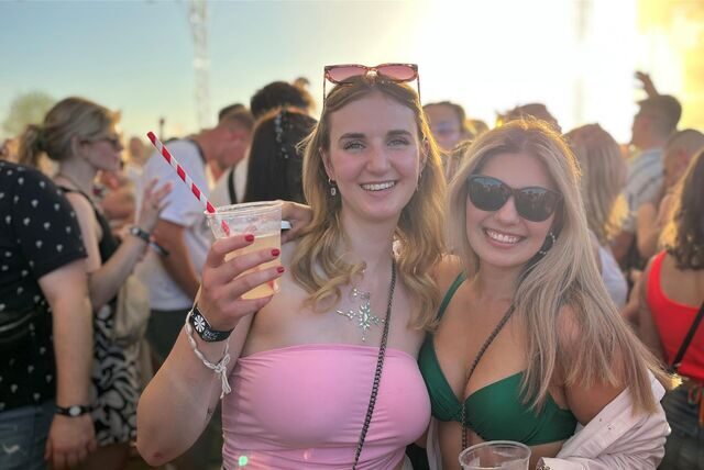 Die Stimmung beim Sunset Beach Festival 2023 in Haltern hätte nicht besser sein können.