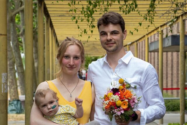 Ronja Fritsch und Lucca Backhaus tauschten auf dem Standesamt Castrop-Rauxel die Ringe von Ronjas Großeltern.