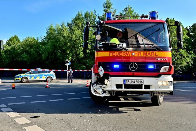 Ein Feuerwehrauto hatte einen Unfall.