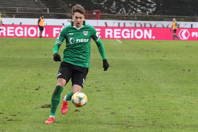 Joel Grodowski am Ball.