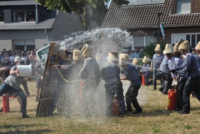 Ein großes Spektakel: Das Schanzenstürmen in Hullern.