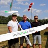 Sind mit dem Modellflug-Virus infiziert, Martin Wortmann (Mitte) und seine Söhne Florian (l.) und Marius.